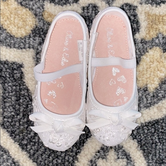 NWOT Olive and Edie white lace shoes size 8 - Picture 2 of 8